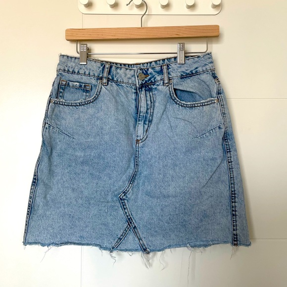 Dynamite light wash mini skirt. - Picture 1 of 3
